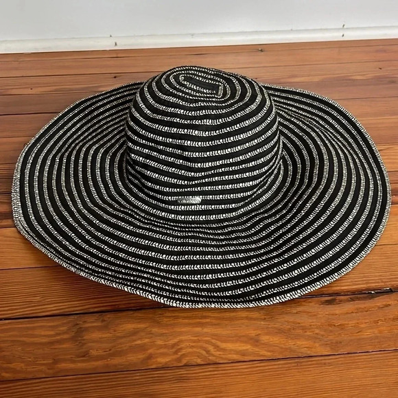 Calvin Klein Classic Glamorous Black and White Oversized Vacation Sun Hat - OS - Picture 3 of 8